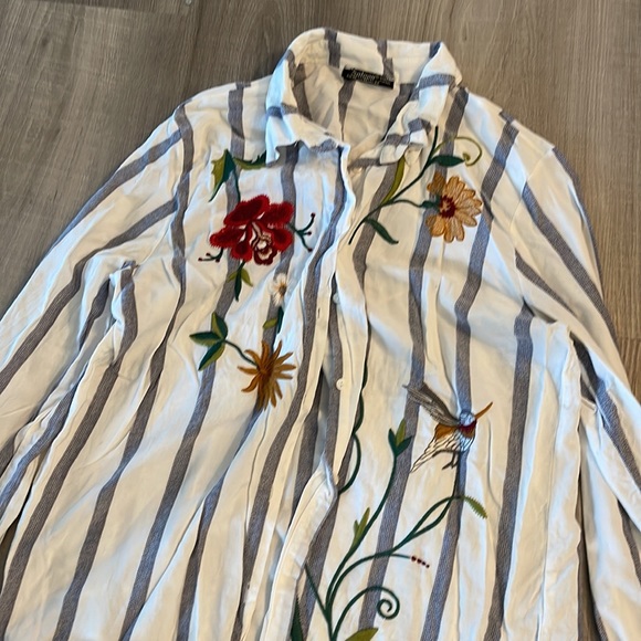 Embroidered Button Down Top - Picture 2 of 2